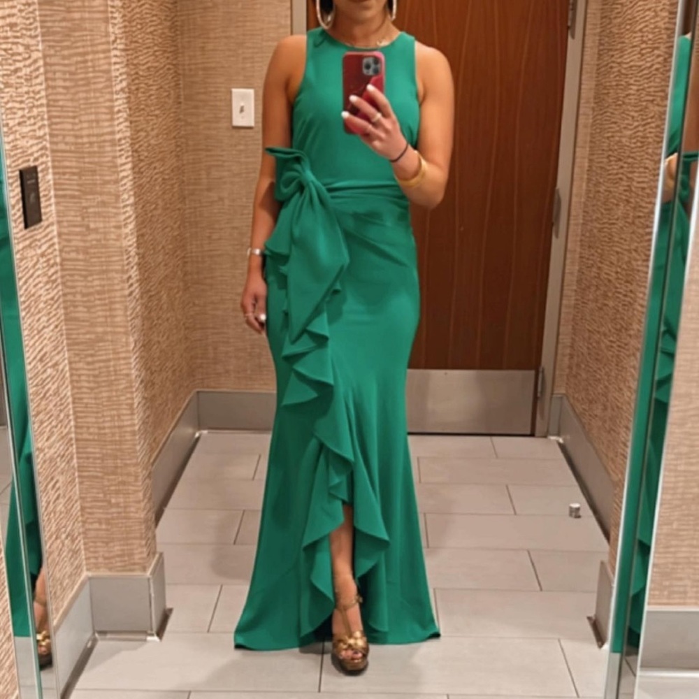 Elegant Badgley Mischka Green Ruffled Gown!